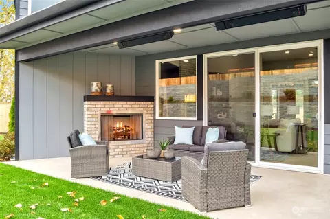 Exterior - 10053 NE 196 Pl, Bothell, WA 98011 photo 3 of 5