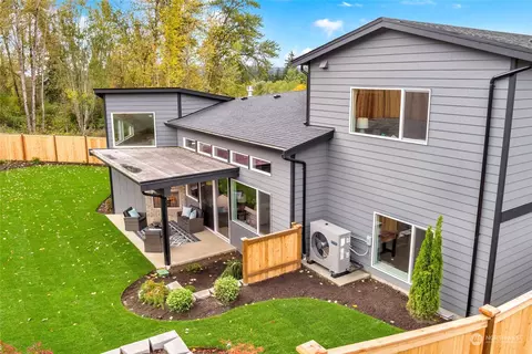 Exterior - 10053 NE 196 Pl, Bothell, WA 98011 photo 5 of 5