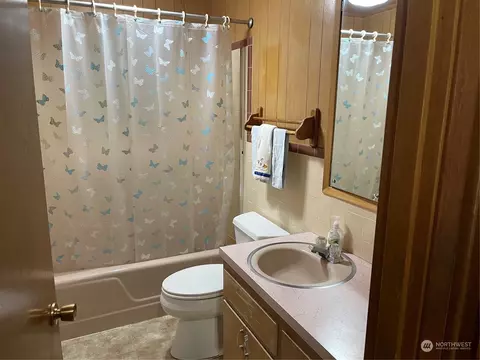 Bath - 2 2nd St, Tonasket, WA 98855 photo 1 of 2