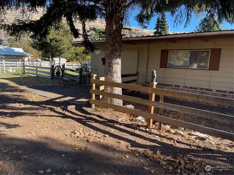 Exterior - 2 2nd St, Tonasket, WA 98855 photo 4 of 15