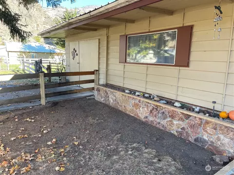 Exterior - 2 2nd St, Tonasket, WA 98855 photo 3 of 15