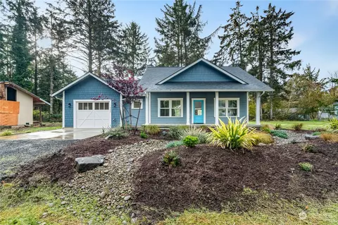 365 Eridani Loop SE, Ocean Shores, WA 98569