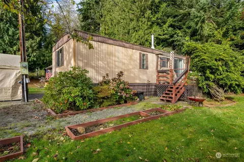1716 Hemlock Dr, Camano Island, WA 98282