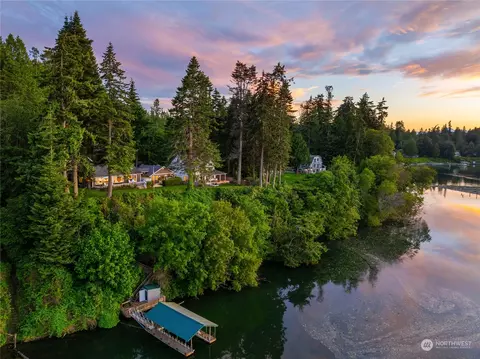 10114 NE Lafayette Ave, Bainbridge Island, WA 98110