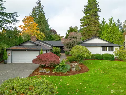 3227 96th Ave NE, Clyde Hill, WA 98004