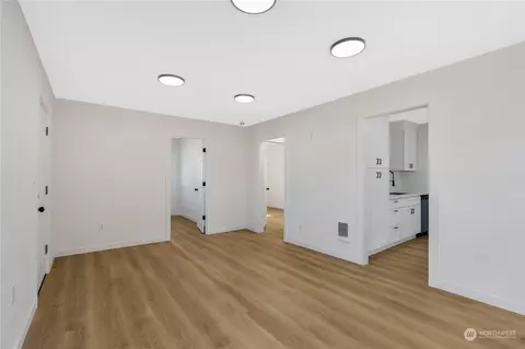 Living - 256 29th Ave, Longview, WA 98632 photo 1 of 2
