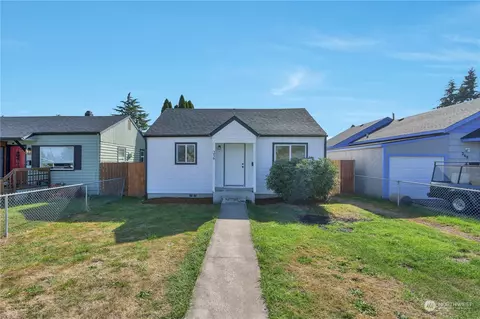 Exterior - 256 29th Ave, Longview, WA 98632 photo 1 of 9