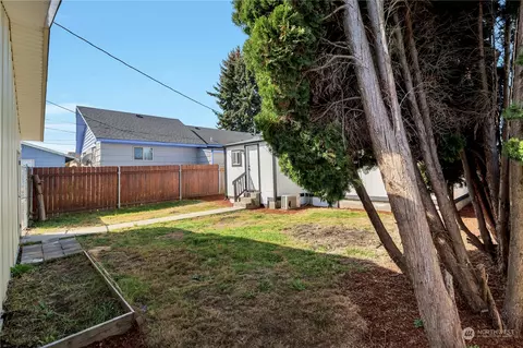 Exterior - 256 29th Ave, Longview, WA 98632 photo 6 of 9