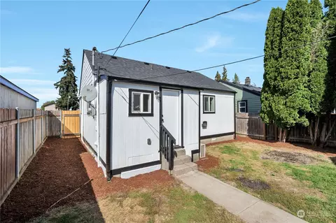 Exterior - 256 29th Ave, Longview, WA 98632 photo 7 of 9
