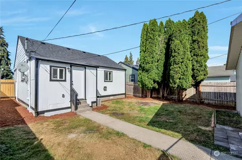 Exterior - 256 29th Ave, Longview, WA 98632 photo 5 of 9