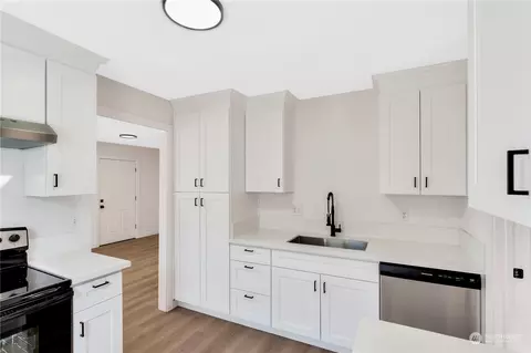 Kitchen - 256 29th Ave, Longview, WA 98632 photo 3 of 3