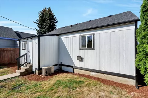 Exterior - 256 29th Ave, Longview, WA 98632 photo 8 of 9