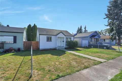 Exterior - 256 29th Ave, Longview, WA 98632 photo 2 of 9