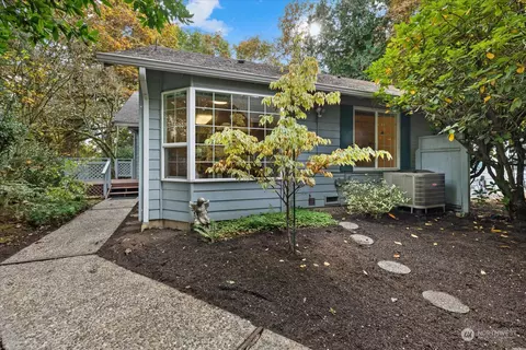 8514 139th Ave NE, Redmond, WA 98052
