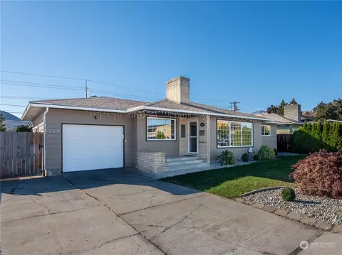 709 Schons Pl, Wenatchee, WA 98801