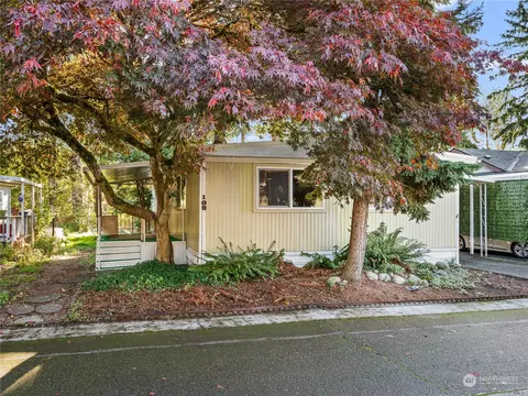 18425 NE 95th St #108, Redmond, WA 98052