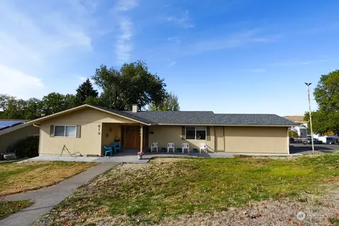 813 E Clay St, Dayton, WA 99328