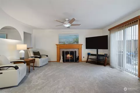 Living - 3908 NW 27th Ave, Camas, WA 98607 photo 5 of 5