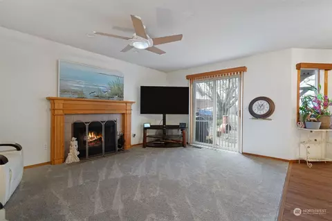 Living - 3908 NW 27th Ave, Camas, WA 98607 photo 3 of 5