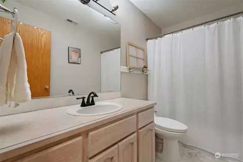 Bath - 3908 NW 27th Ave, Camas, WA 98607 photo 1 of 1