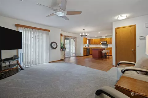 Living - 3908 NW 27th Ave, Camas, WA 98607 photo 4 of 5