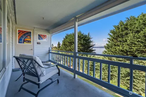 28701 6th Pl S #204, Des Moines, WA 98198