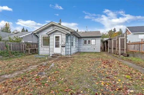 2122 10th St, Bremerton, WA 98312