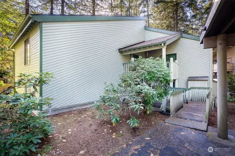 141 S 330th St #D, Federal Way, WA 98003