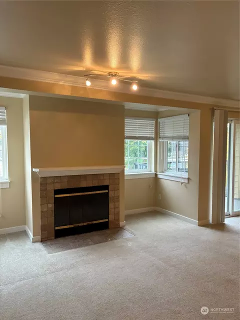 28704 18th Ave S #V203, Federal Way, WA 98003