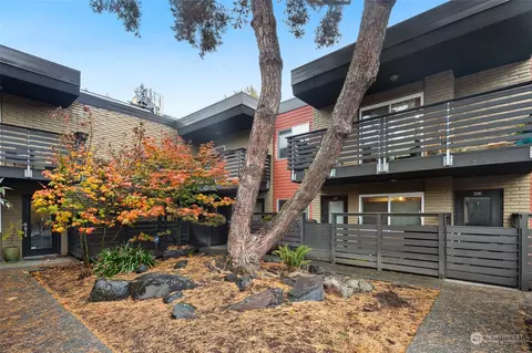 5220 42nd Ave S #204, Seattle, WA 98118