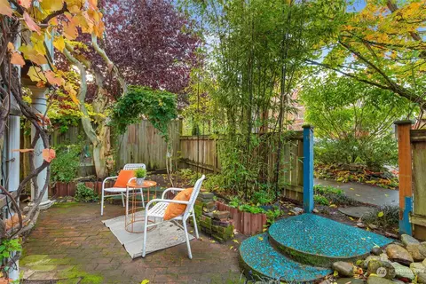 1413 NW 60th St #A, Seattle, WA 98107