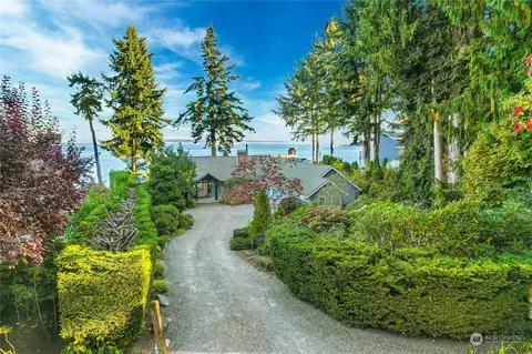 10666 NE Manitou Park Blvd, Bainbridge Island, WA 98110