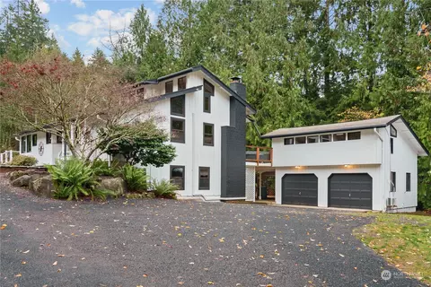 9053 Kaija Ln, Seabeck, WA 98380
