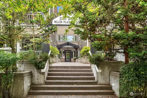 215 20th Ave E #307, Seattle, WA 98112