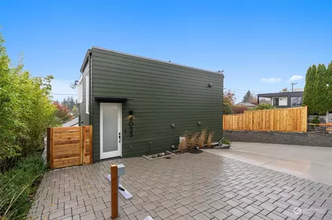 4033 44th Ave SW, Seattle, WA 98116