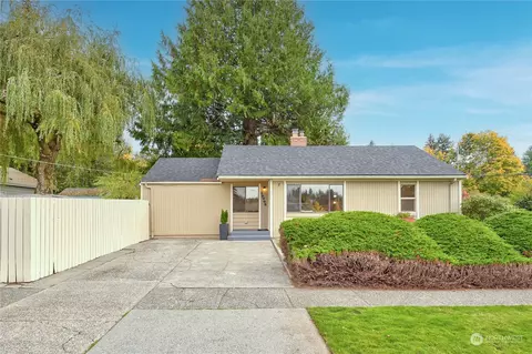 13702 Ashworth Ave N, Seattle, WA 98133