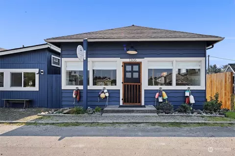 1306 Bay Ave, Ocean Park, WA 98640