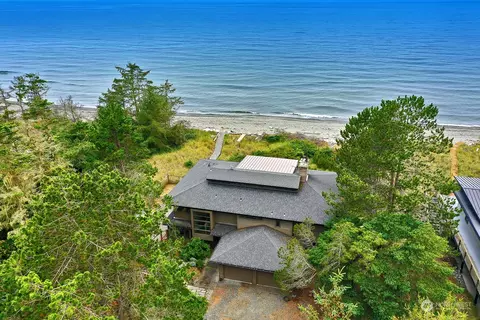 4927 Surfcrest Dr, Oak Harbor, WA 98277