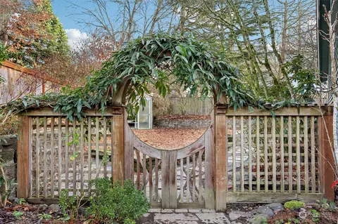 Exterior - 24219 15th Pl SE, Bothell, WA 98021 photo 9 of 12