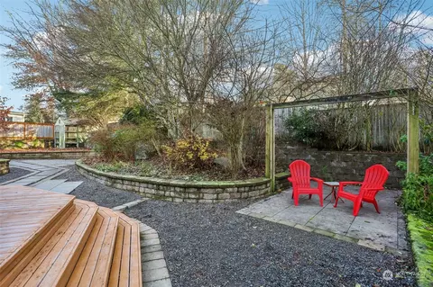 Exterior - 24219 15th Pl SE, Bothell, WA 98021 photo 5 of 12