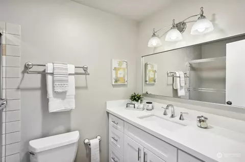 Bath - 24219 15th Pl SE, Bothell, WA 98021 photo 2 of 3