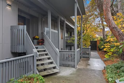 7064 35th Ave NE #32, Seattle, WA 98115