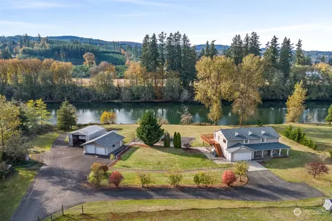 231 Anchor Rd, Castle Rock, WA 98611