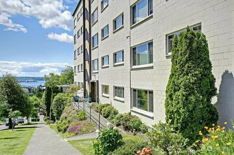 919 2nd Ave W #201, Seattle, WA 98119