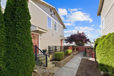 Exterior - 2902 13th St #5B, Everett, WA 98201 photo 3 of 5