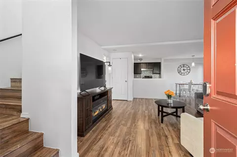 Entry Way - 2902 13th St #5B, Everett, WA 98201 photo 1 of 2