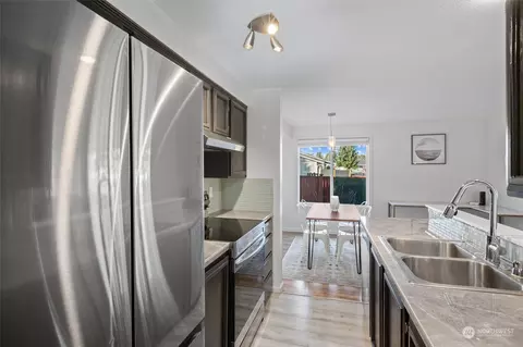 Kitchen - 2902 13th St #5B, Everett, WA 98201 photo 3 of 4