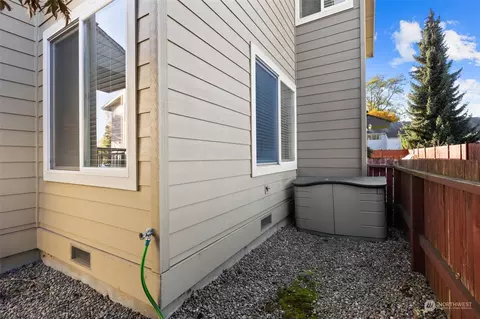 Exterior - 2902 13th St #5B, Everett, WA 98201 photo 1 of 5