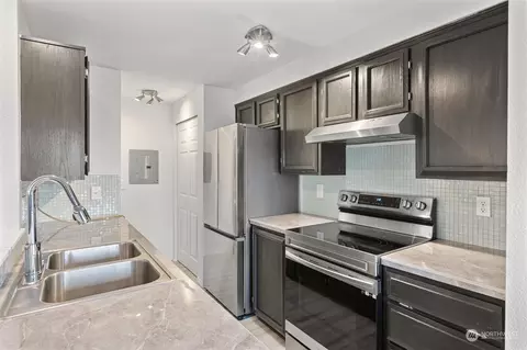 Kitchen - 2902 13th St #5B, Everett, WA 98201 photo 2 of 4