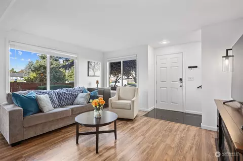 Entry Way - 2902 13th St #5B, Everett, WA 98201 photo 2 of 2